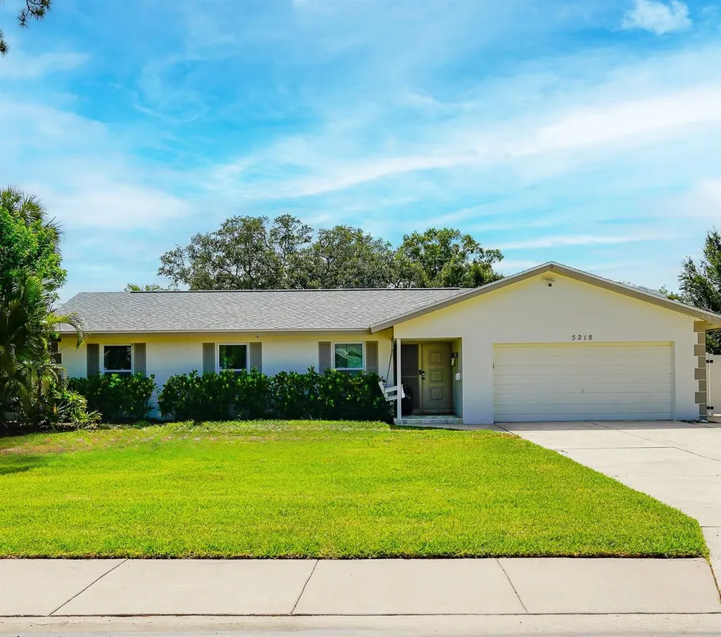 5218 Venetian Boulevard NE St Petersburg FL 33703