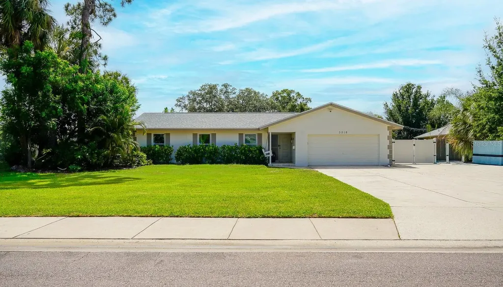 5218 Venetian Boulevard NE St Petersburg FL 33703