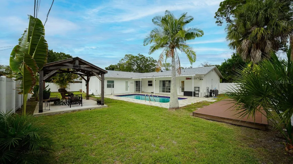 5218 Venetian Boulevard NE St Petersburg FL 33703