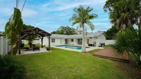 5218 Venetian Boulevard NE St Petersburg FL 33703