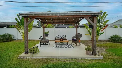 5218 Venetian Boulevard NE St Petersburg FL 33703