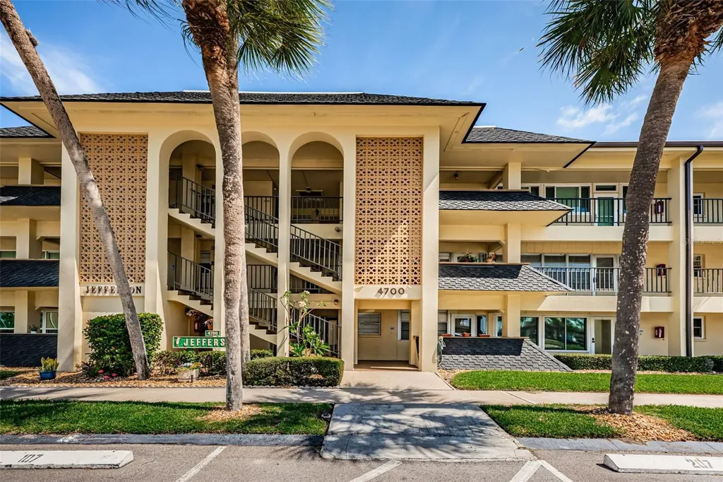 4700 Cove Circle St Petersburg FL 33708