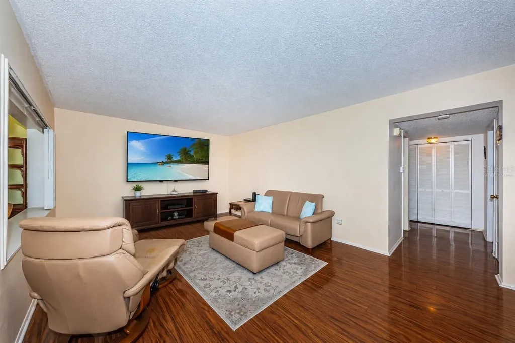 4700 Cove Circle St Petersburg FL 33708