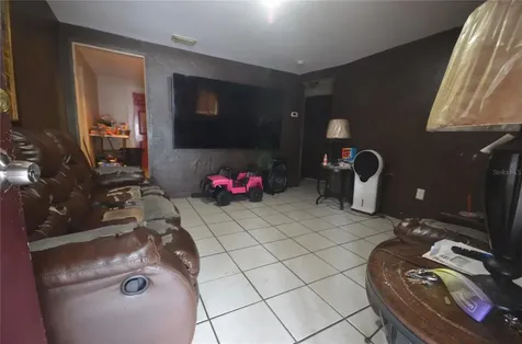 1607 E Nome Street Tampa FL 33604