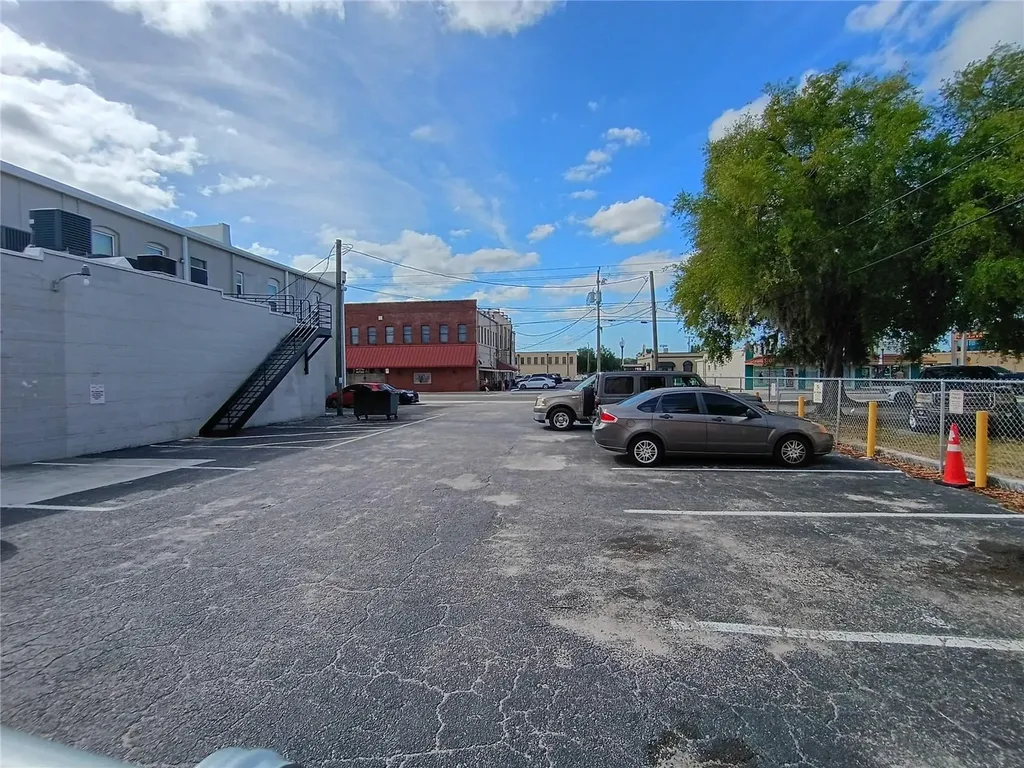 111 S Collins Street Plant City FL 33563