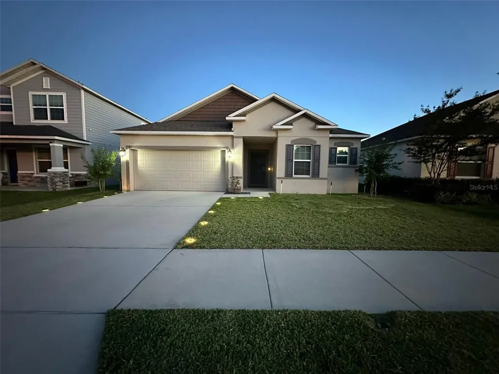 172 E Fiesta Key Loop Deland FL 32720