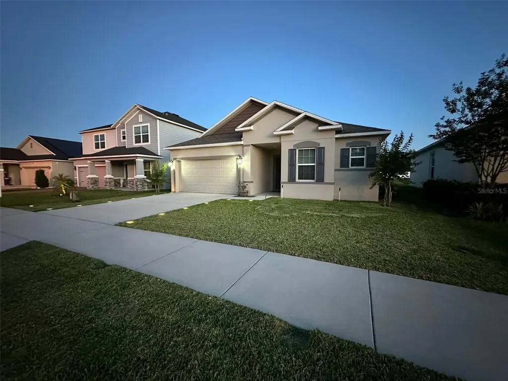 172 E Fiesta Key Loop Deland FL 32720
