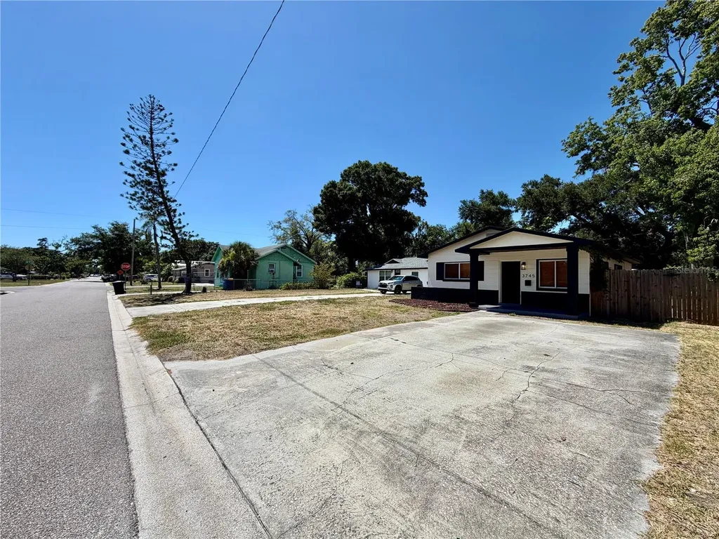 3745 10th Avenue S St Petersburg FL 33711