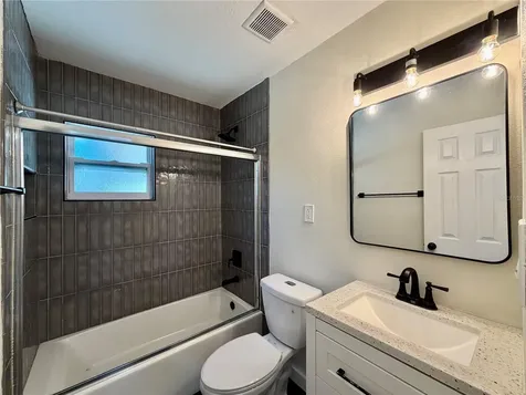 3745 10th Avenue S St Petersburg FL 33711
