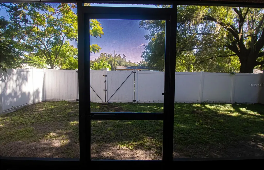 307 NW 8th Street Mulberry FL 33860