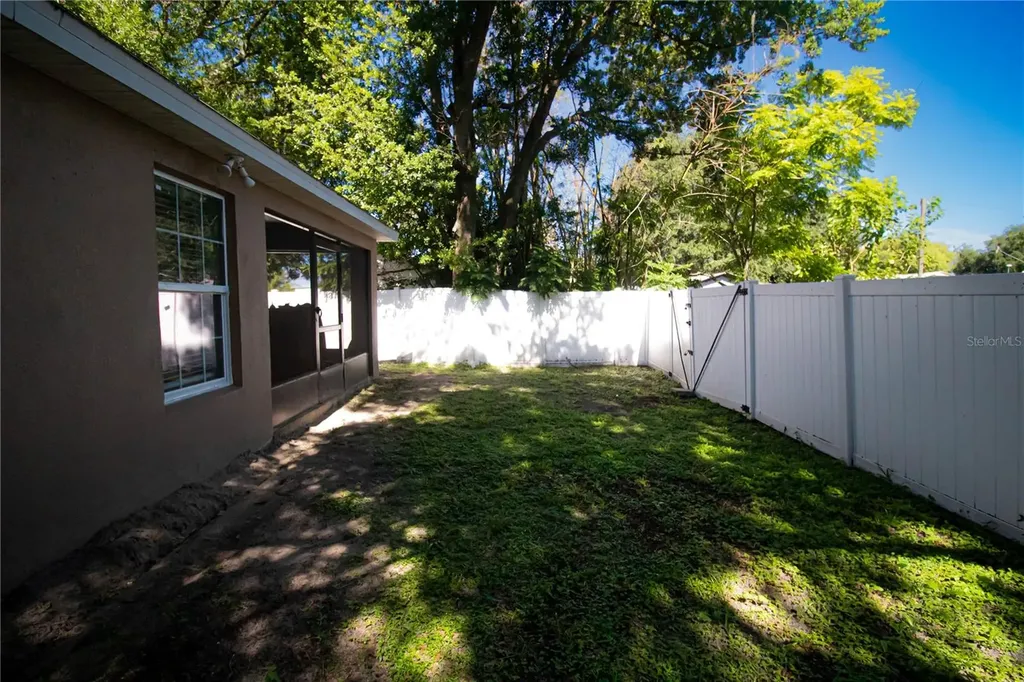 307 NW 8th Street Mulberry FL 33860