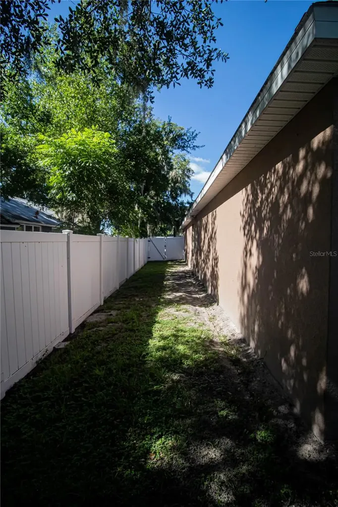 307 NW 8th Street Mulberry FL 33860