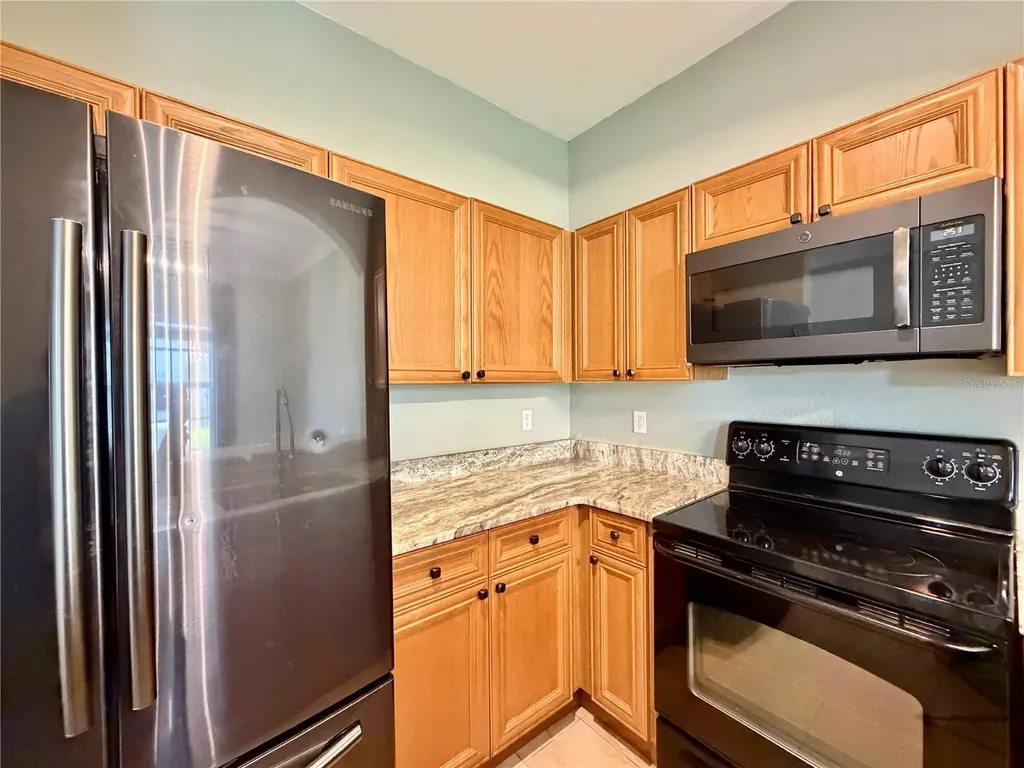 526 101st Avenue N St Petersburg FL 33702