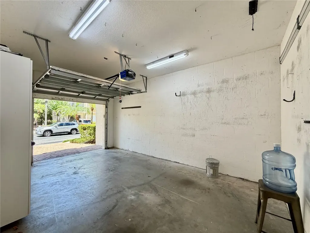 526 101st Avenue N St Petersburg FL 33702