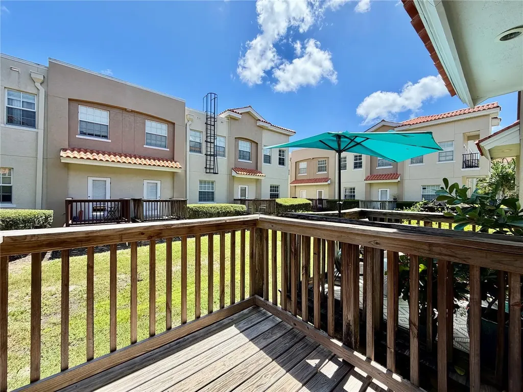 526 101st Avenue N St Petersburg FL 33702
