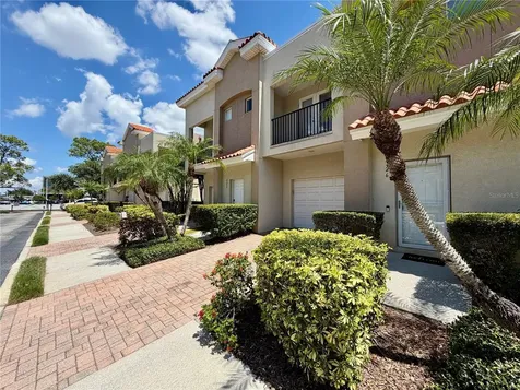 526 101st Avenue N St Petersburg FL 33702