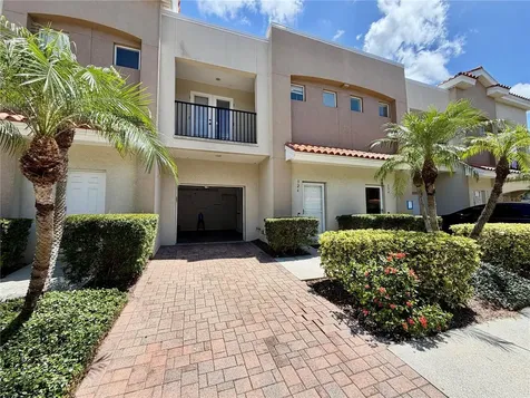 526 101st Avenue N St Petersburg FL 33702