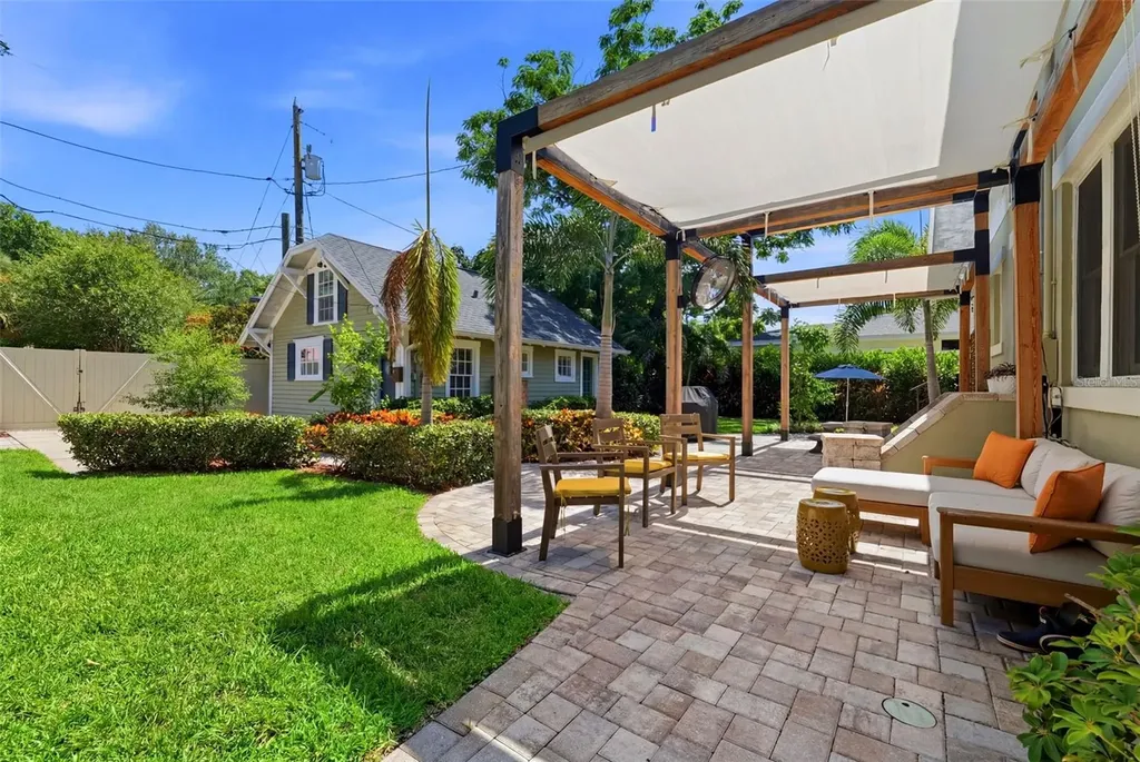 871 17th Avenue N St Petersburg FL 33704