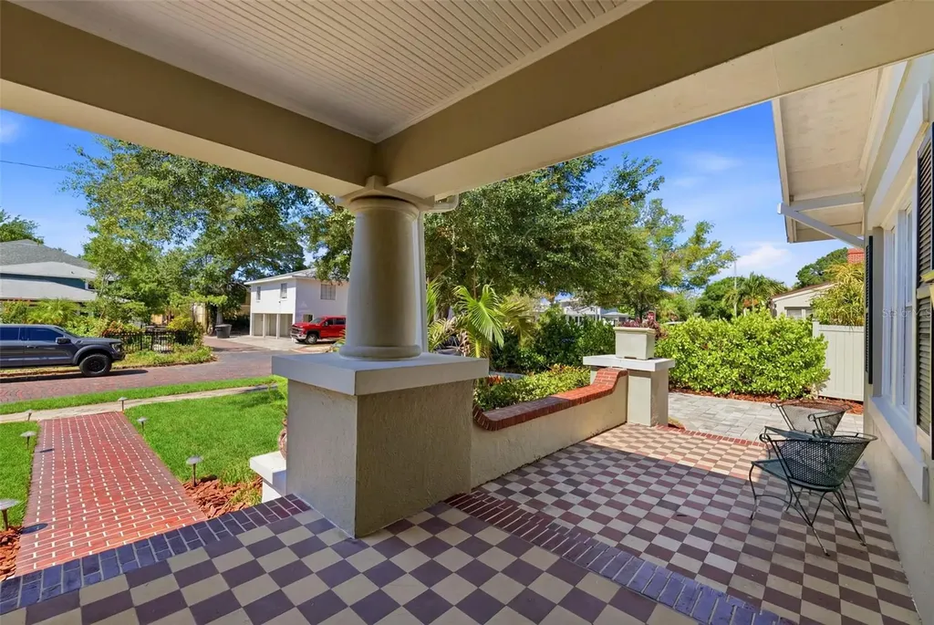 871 17th Avenue N St Petersburg FL 33704