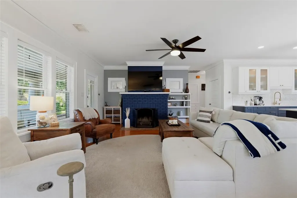871 17th Avenue N St Petersburg FL 33704