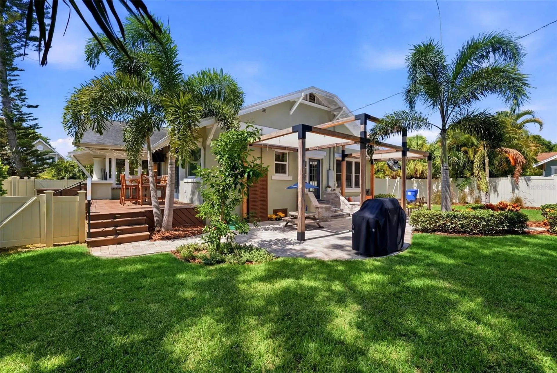 871 17th Avenue N St Petersburg FL 33704