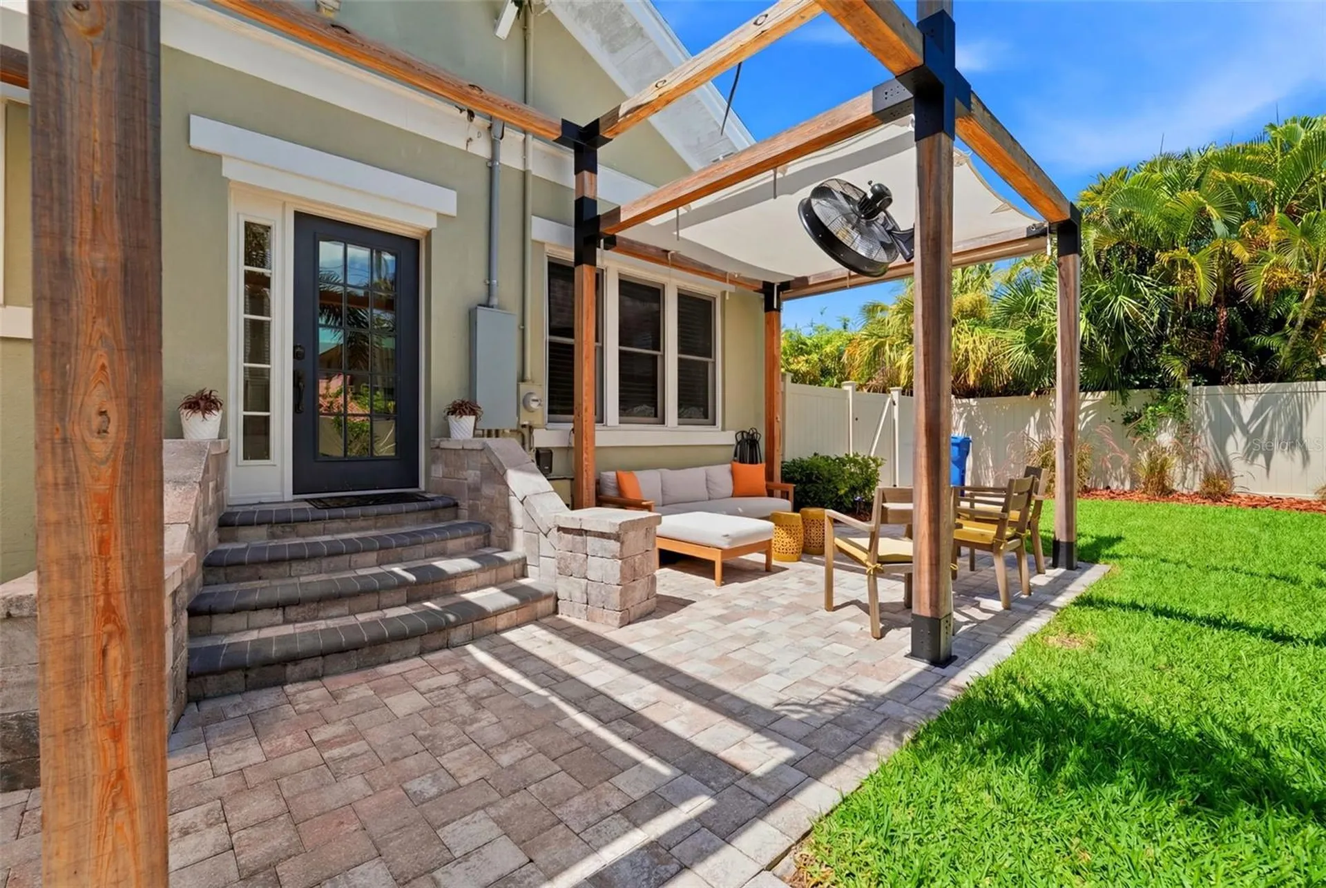 871 17th Avenue N St Petersburg FL 33704