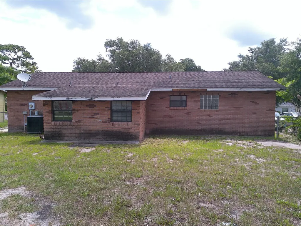 912 Oakhurst Drive Deland FL 32720