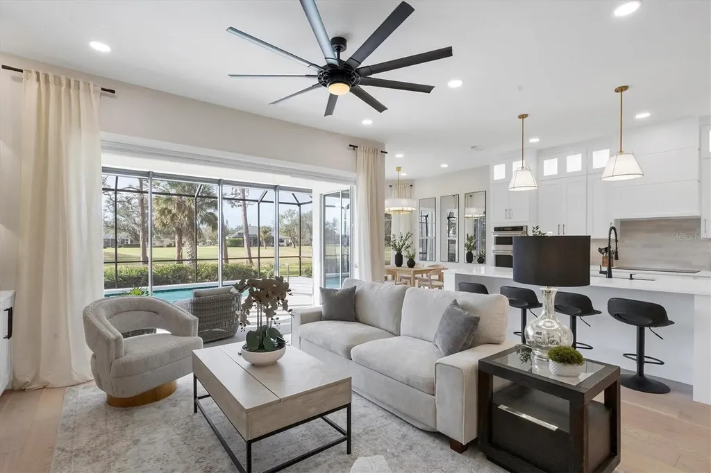 10114 Glenmore Avenue Bradenton FL 34202