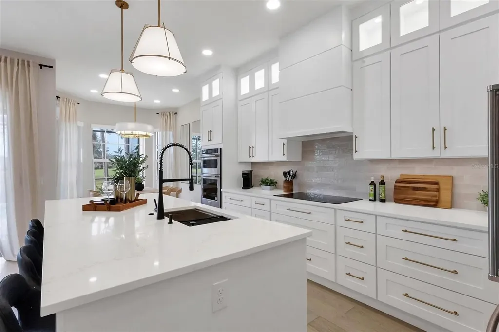 10114 Glenmore Avenue Bradenton FL 34202