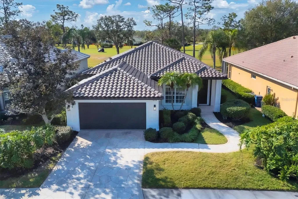 10114 Glenmore Avenue Bradenton FL 34202