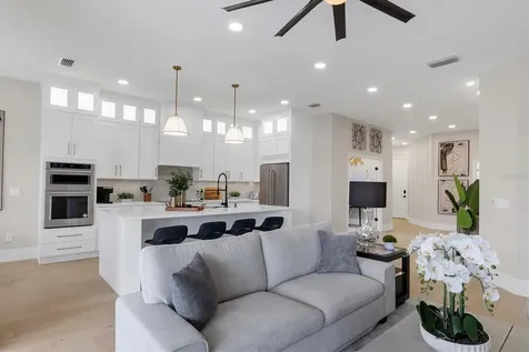 10114 Glenmore Avenue Bradenton FL 34202