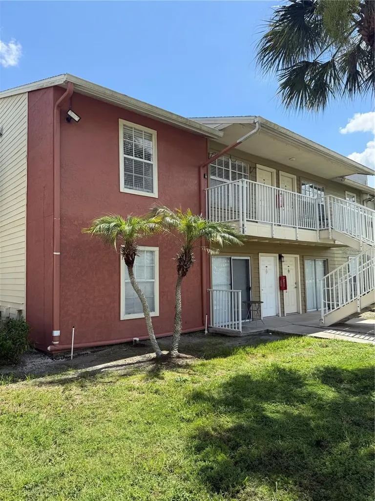 220 Lake Parsons Green Brandon FL 33511