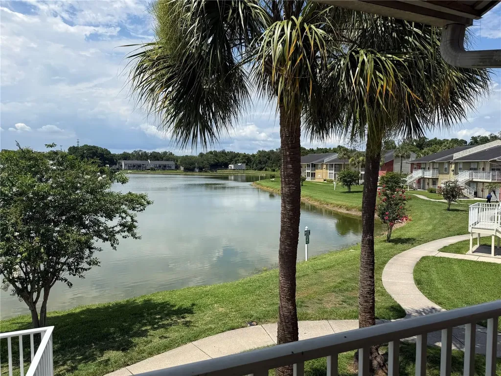 220 Lake Parsons Green Brandon FL 33511