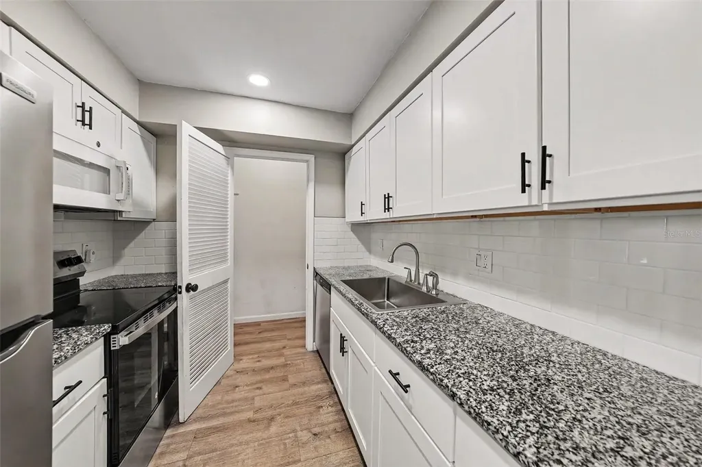 9208 N Connechusett Road Tampa FL 33617