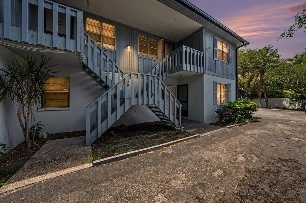 9208 N Connechusett Road Tampa FL 33617