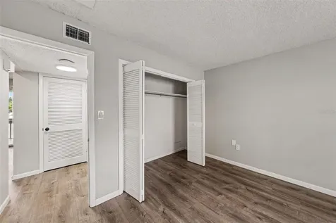 9208 N Connechusett Road Tampa FL 33617