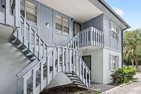 9208 N Connechusett Road Tampa FL 33617