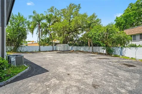 9208 N Connechusett Road Tampa FL 33617