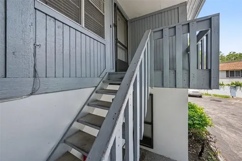 9208 N Connechusett Road Tampa FL 33617