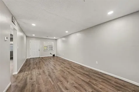 9208 N Connechusett Road Tampa FL 33617