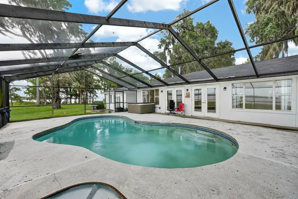 157 W Grandview Drive East Palatka FL 32131