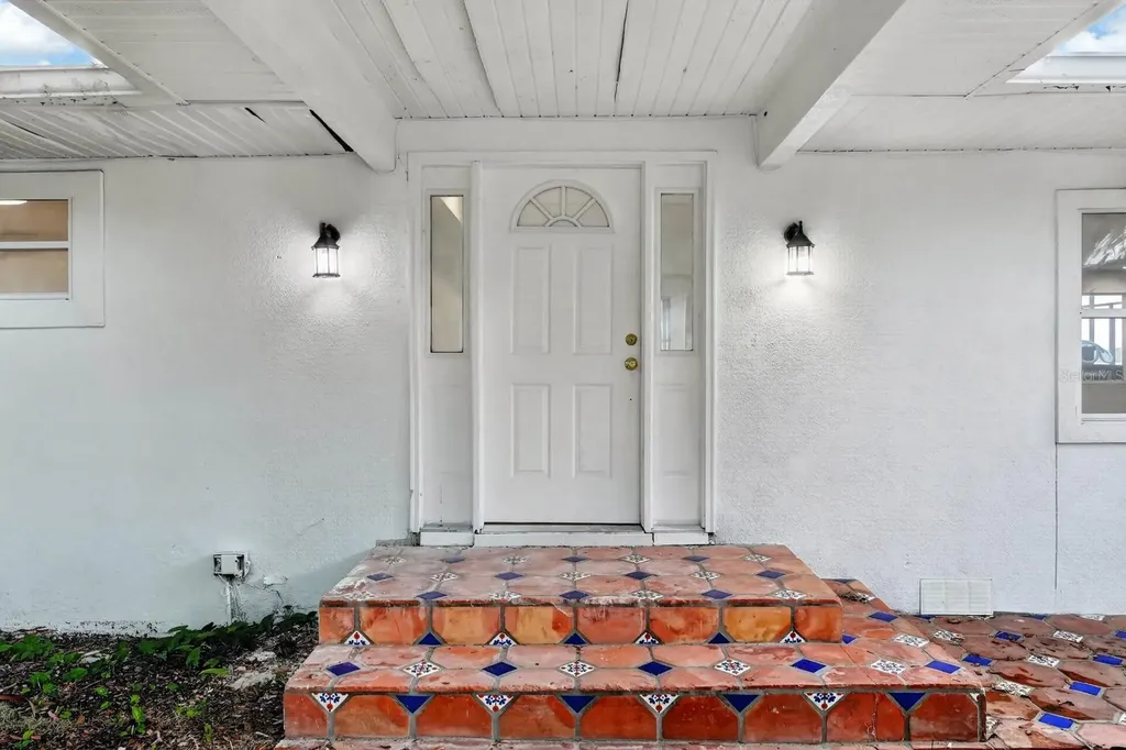 157 W Grandview Drive East Palatka FL 32131