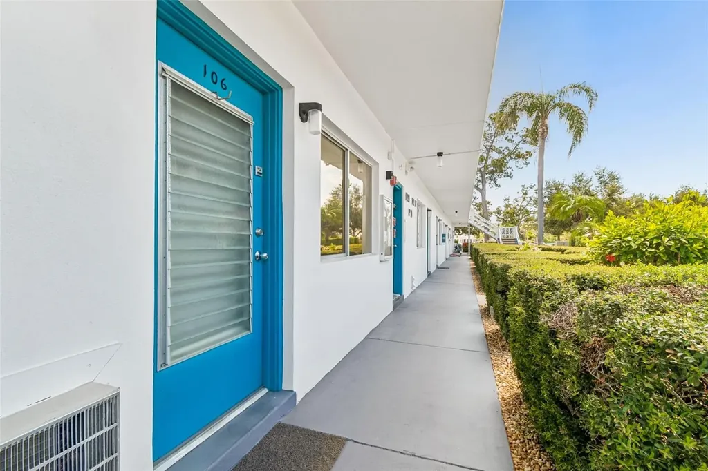 8220 112th Street Seminole FL 33772