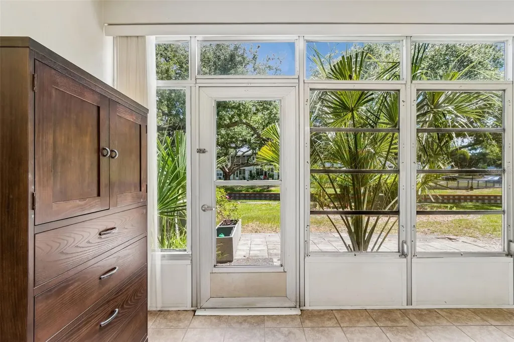 8220 112th Street Seminole FL 33772