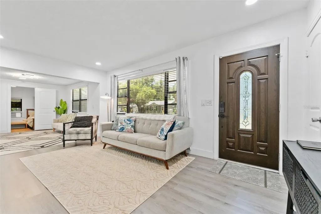 3709 W Griflow Street Tampa FL 33629