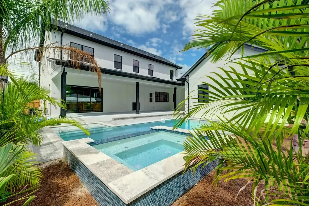 805 W Indiana Avenue Tampa FL 33603
