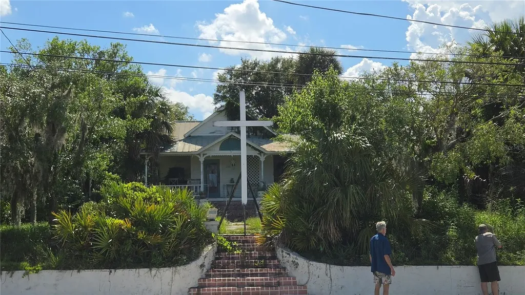 236 N Amelia Avenue Deland FL 32724