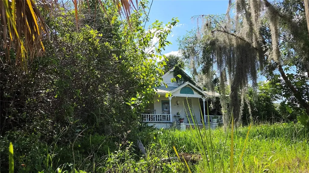 236 N Amelia Avenue Deland FL 32724