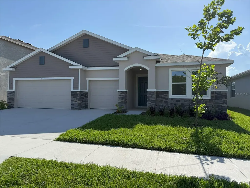 2113 Warren Acres Boulevard Wesley Chapel FL 33543