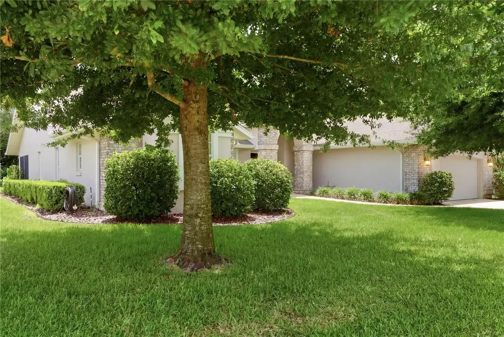 6129 N Whispering Oak Loop Beverly Hills FL 34465